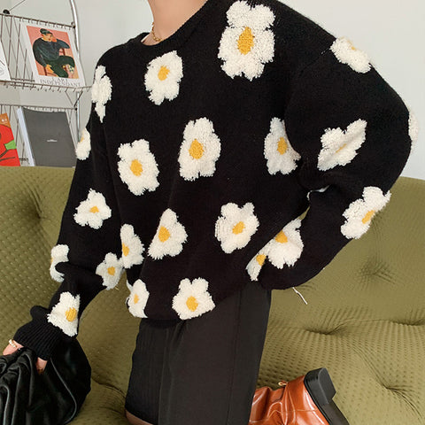 Women's Three-dimensional Little Daisy Thickened Black And White Contrast Knitwear